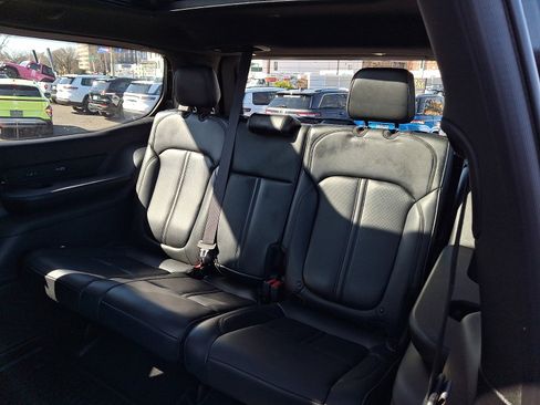 Used 2022 Jeep Wagoneer Series III w/ Premium Group I image 10