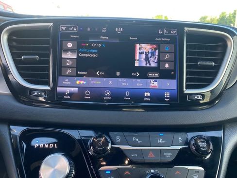 Used 2025 Chrysler Pacifica Select FWD image 20