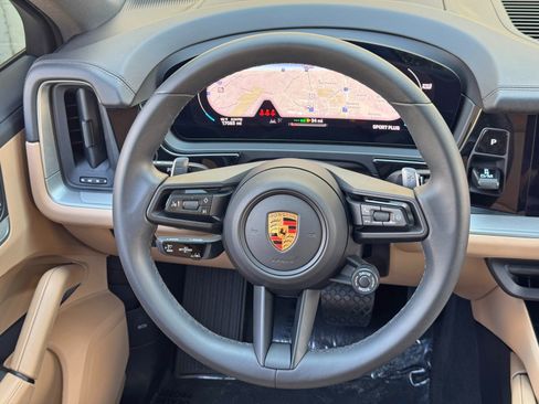 Used 2024 Porsche Cayenne Coupe AWD/4WD image 22
