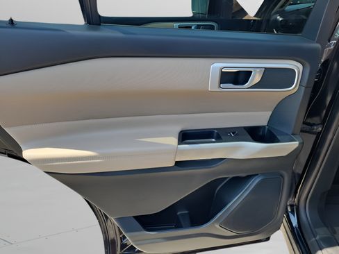 Used 2020 Ford Explorer XLT RWD image 11