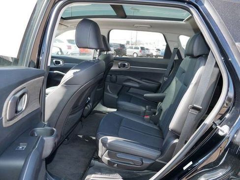 Used 2023 Kia Sorento EX w/ Panoramic Sunroof Package FWD image 17