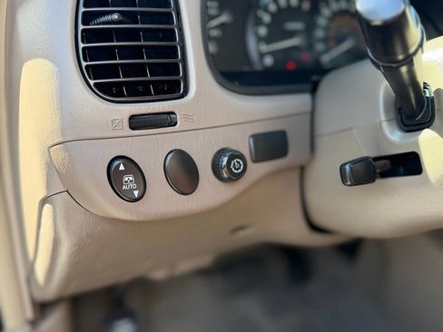 Used 2005 Toyota Sequoia SR5 RWD image 75