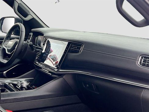 Used 2024 Jeep Wagoneer 4WD image 31