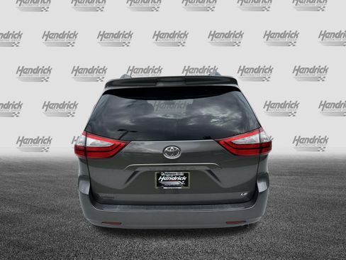 Used 2016 Toyota Sienna LE FWD image 9
