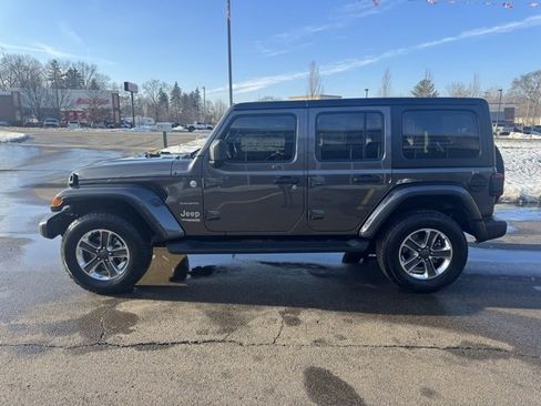 Used 2022 Jeep Wrangler Unlimited Sahara w/ Cold Weather Group image 5
