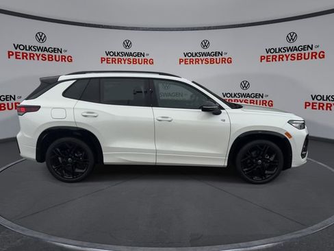 New 2026 Volkswagen Tiguan SE R-Line FWD image 9