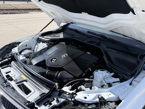 Used 2025 Mercedes-Benz GLC 300 4MATIC image 23