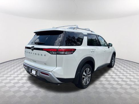 Used 2024 Nissan Pathfinder SL FWD image 5