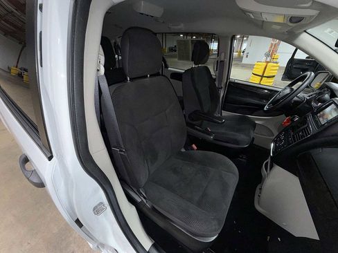Used 2019 Dodge Grand Caravan SE w/ UConnect Hands-Free Group FWD image 16