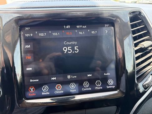 Used 2020 Jeep Cherokee Limited FWD image 26