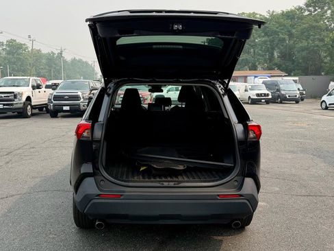 Used 2021 Toyota RAV4 LE AWD/4WD image 9