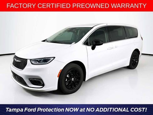 Used 2024 Chrysler Pacifica Touring-L image 1