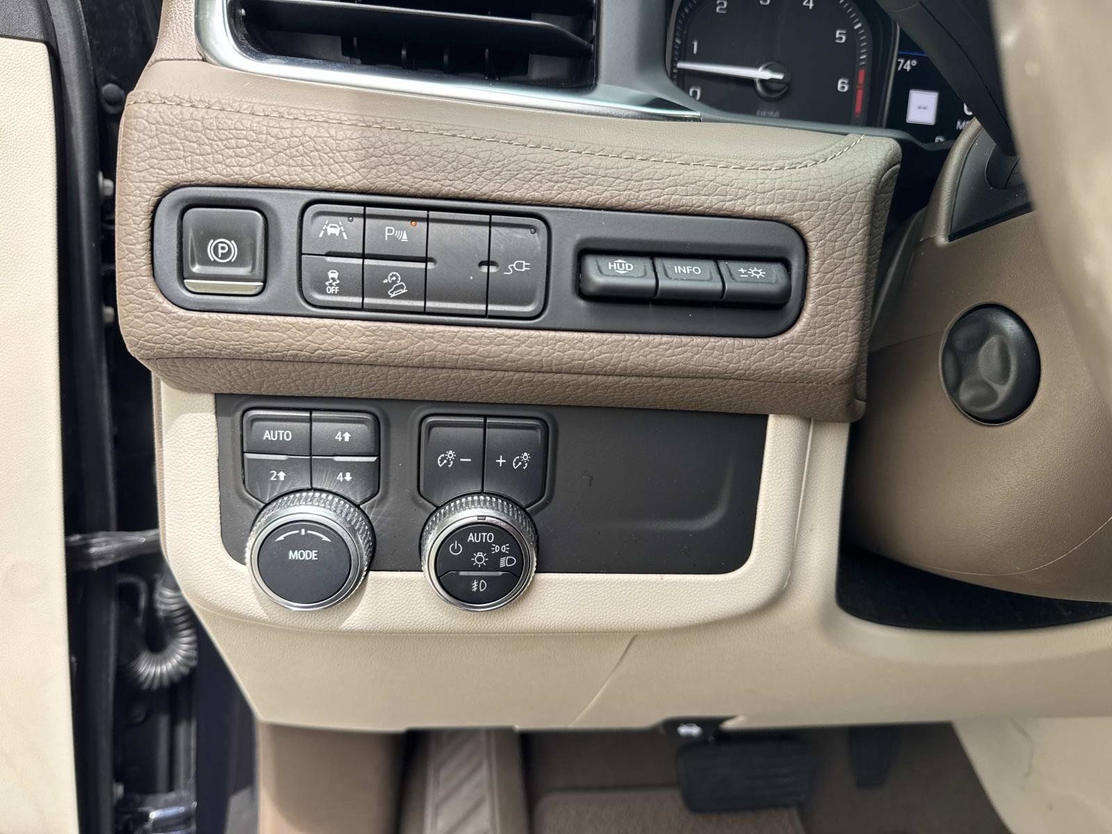 Used 2021 GMC Yukon Denali w/ Denali Premium Package AWD/4WD image 35