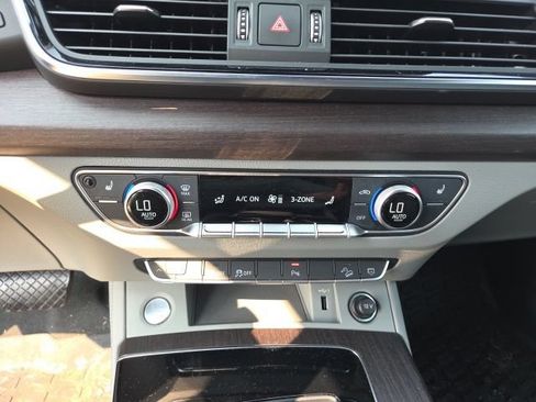 Used 2022 Audi Q5 2.0T Premium Plus w/ Premium Plus Package AWD/4WD image 7