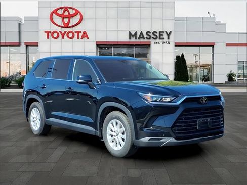 Used 2024 Toyota Grand Highlander XLE image 2