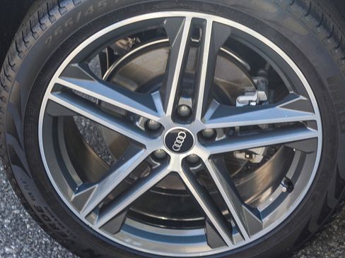 Used 2021 Audi Q5 e Prestige w/ Prestige Package image 11