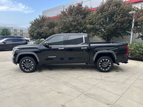 Used 2025 Toyota Tundra Limited AWD/4WD image 9