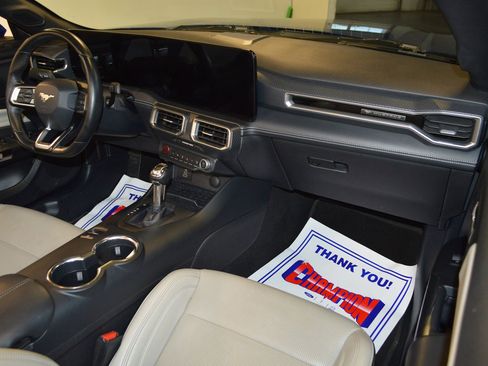 Used 2024 Ford Mustang Premium image 9