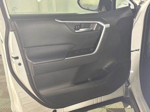 Used 2022 Toyota RAV4 XLE image 10