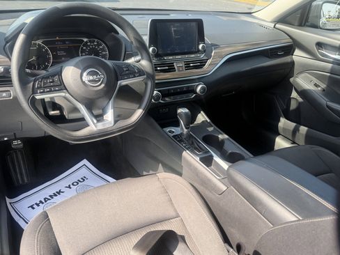 Used 2025 Nissan Altima 2.5 SV FWD image 16