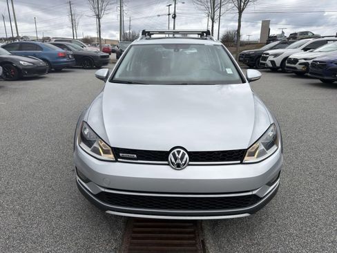 Used 2017 Volkswagen Golf Alltrack SEL image 2