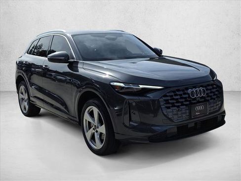 Used 2025 Audi Q5 Premium w/ Premium Plus AWD/4WD image 3
