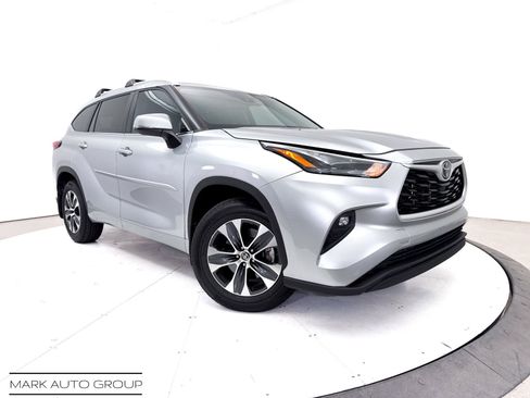 Used 2023 Toyota Highlander XLE FWD image 1