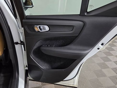 Used 2019 Volvo XC40 T5 Inscription image 31