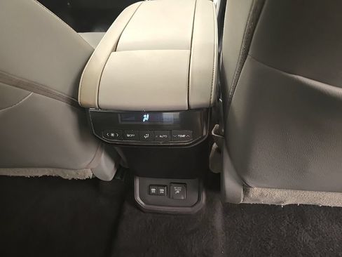 Used 2021 Toyota Highlander Limited AWD/4WD image 14