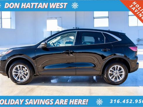 Used 2022 Ford Escape SE w/ Cold Weather Package image 2