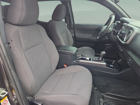 Used 2019 Toyota Tacoma TRD Sport image 26