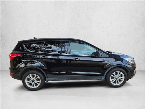 Used 2019 Ford Escape SE image 4