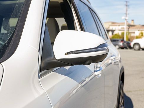 Used 2021 Mercedes-Benz GLB 250 image 12