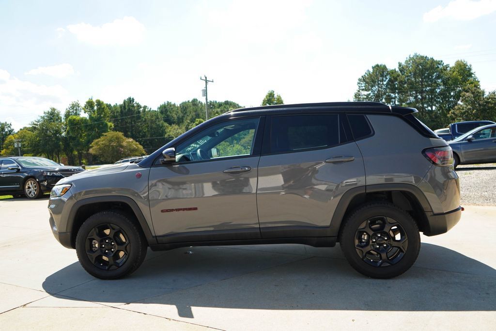Used 2023 Jeep Compass Trailhawk w/ Trailhawk Elite Group AWD/4WD image 23