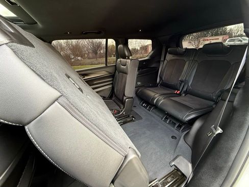 Used 2023 Jeep Grand Cherokee L Laredo image 28