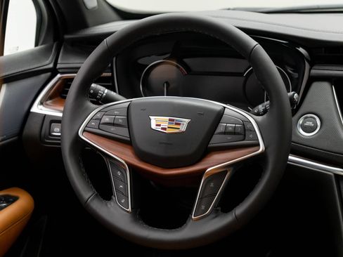 Certified 2025 Cadillac XT5 Premium Luxury AWD/4WD image 12