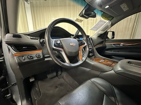 Used 2020 Cadillac Escalade Luxury image 30