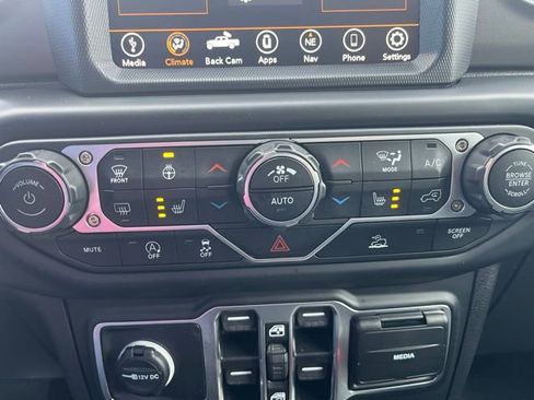 Used 2023 Jeep Gladiator Sport image 23