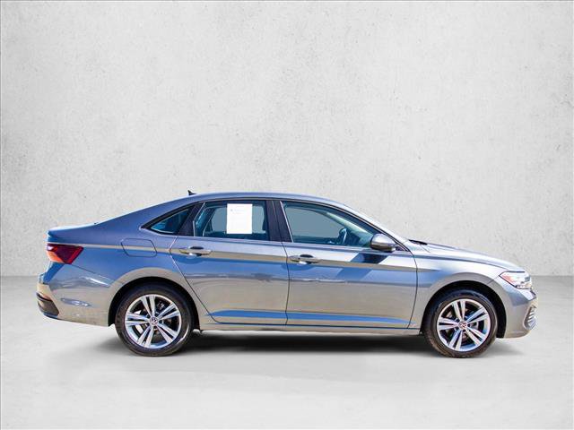 Used 2024 Volkswagen Jetta SE FWD image 4
