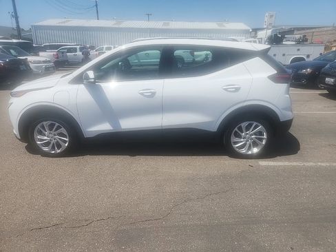 Used 2022 Chevrolet Bolt EUV LT w/ Driver Confidence Package FWD image 9