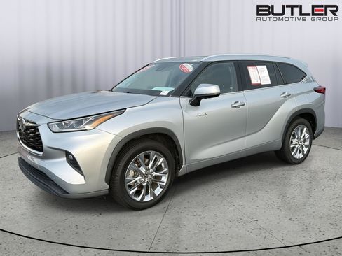 Certified 2020 Toyota Highlander Limited FWD image 2