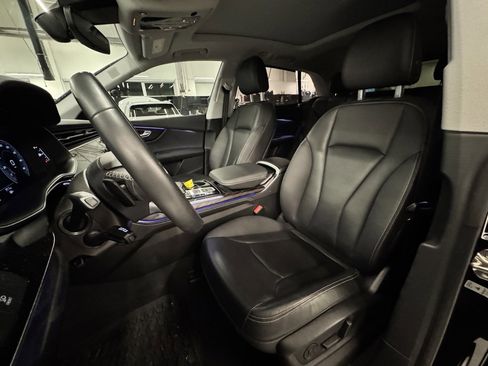 Used 2023 Audi Q8 Premium Plus w/ Premium Plus Package image 4