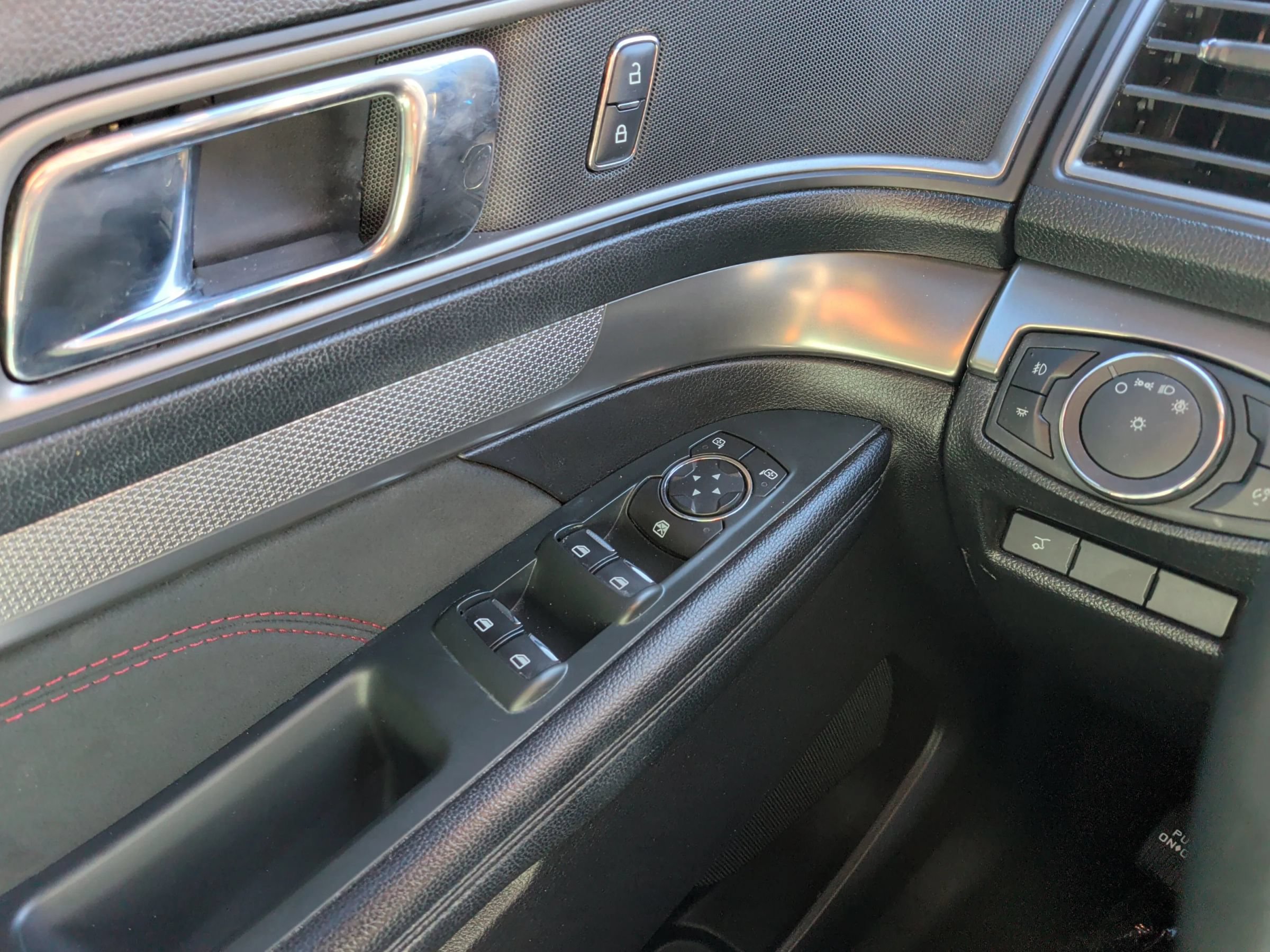 Used 2019 Ford Explorer XLT w/ Equipment Group 202A FWD image 27