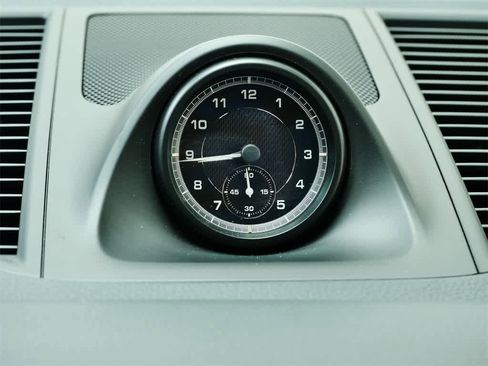 Used 2025 Porsche Macan image 25