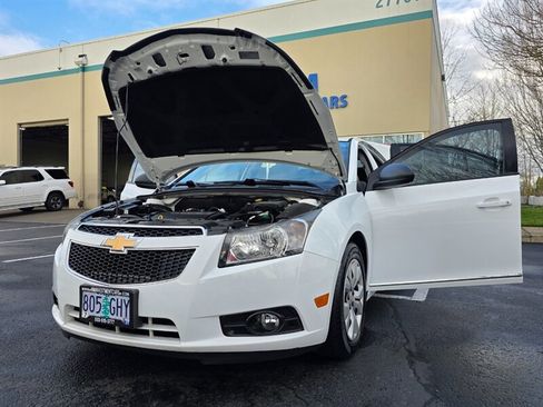 Used 2013 Chevrolet Cruze LS image 20