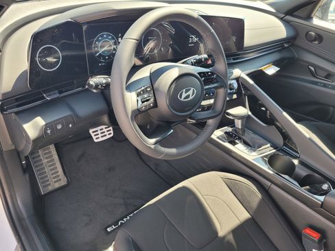 New 2025 Hyundai Elantra SEL image 14
