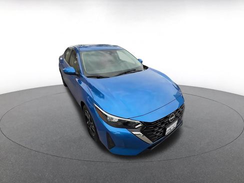 Used 2025 Nissan Sentra SV FWD image 3