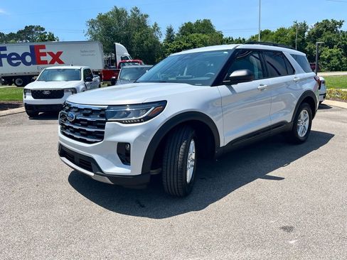 New 2026 Ford Explorer Active w/ Active Comfort Package RWD image 3