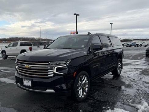 Used 2022 Chevrolet Suburban High Country image 4