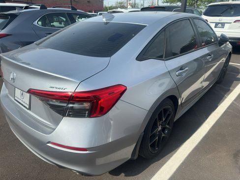Used 2023 Honda Civic Sport image 4